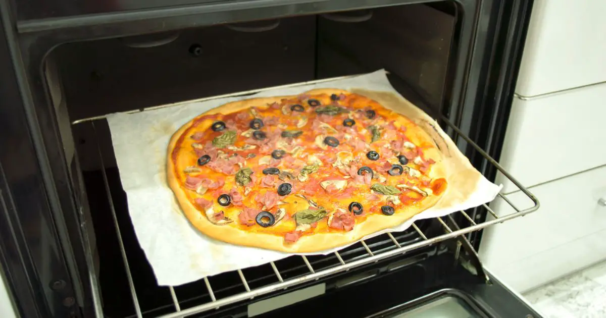 Can You Cook Pizza in the Oven Without a Tray?